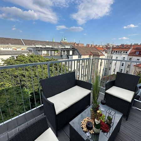 Contemporary Apartment With Stunning Views 20 Вена Экстерьер фото