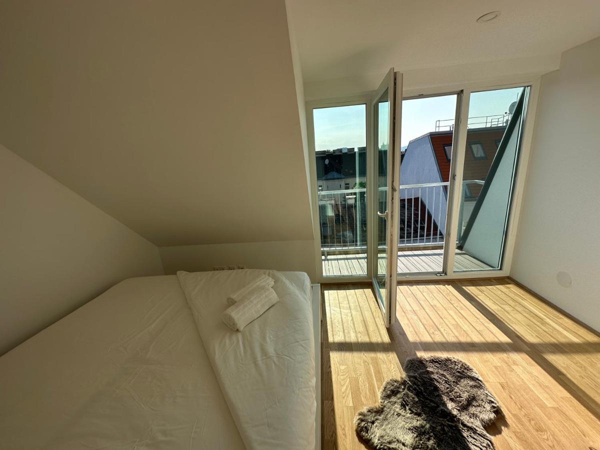 Contemporary Apartment With Stunning Views 20 Вена Экстерьер фото